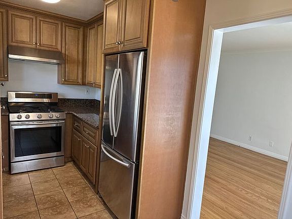 3rd image of 1601 W Victory Blvd