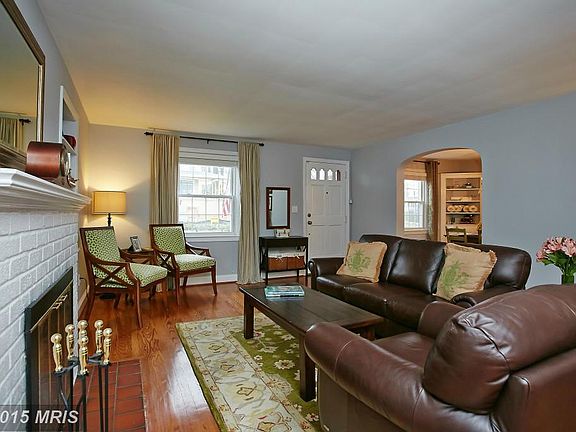 5th image of 1884 Patrick Henry Dr