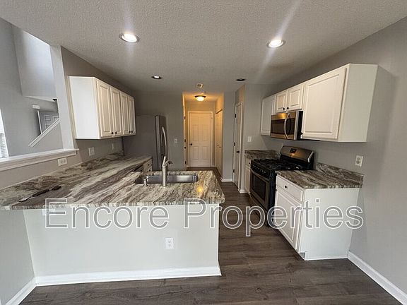 5th image of 221 Danesway Dr