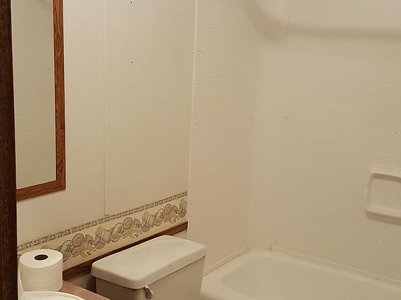 2nd image of 2674 Woodlake Dr