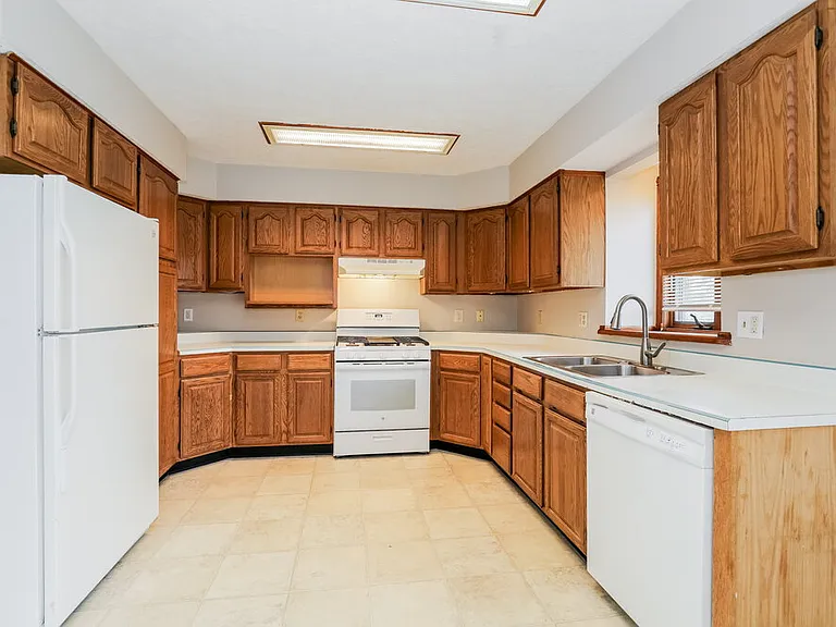 476 Spring Dr — Photo 11