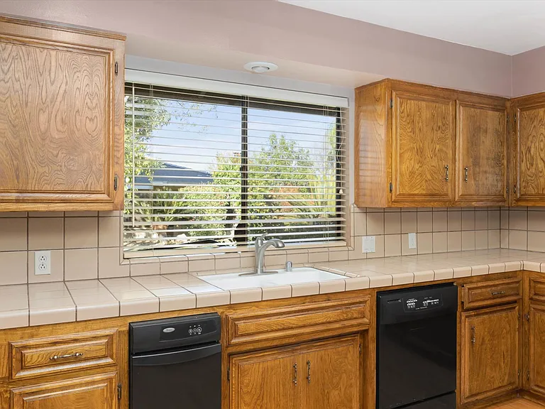 7808 Selkirk Dr — Photo 15