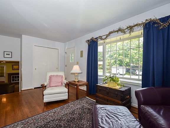 2nd image of 3016 Beacon Dr