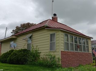 305 1st St, Lowell, IA 52645