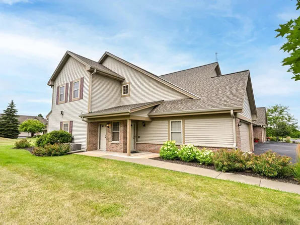 W170N5530 Ridgewood DRIVE #5530, Menomonee Falls, WI 53051