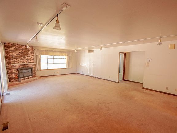 3rd image of 5068 Stone Ave