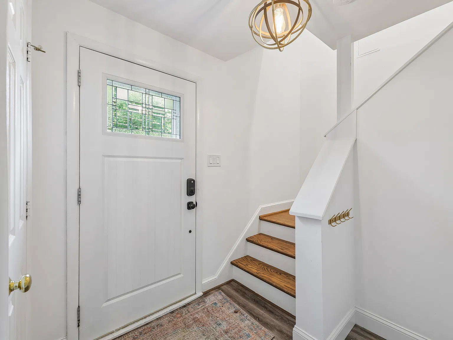 5 bed, 1998 sqft, $3,950 — Photo 2