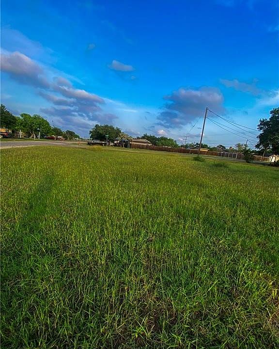 2nd image of 0 E 3rd St