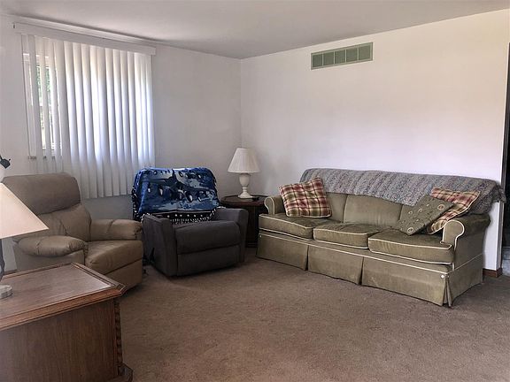 3rd image of 4 Sylvan Dr