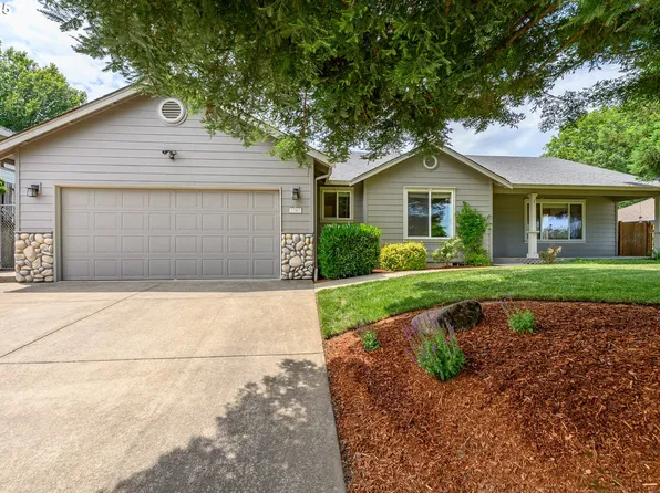 3307 NE Grandhaven Dr, McMinnville, OR 97128