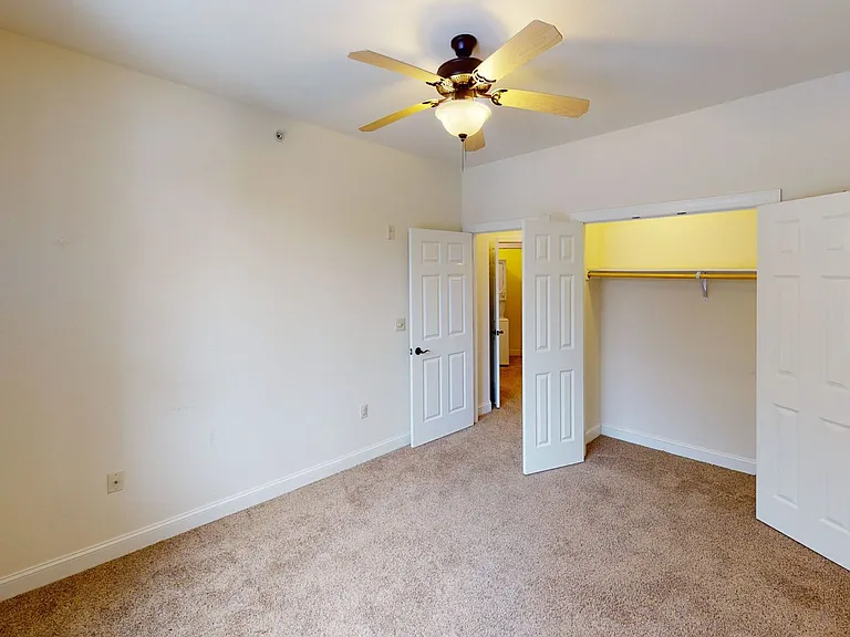 Delafield Lakes Apartments — Photo 63