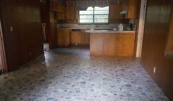 4th image of 400 S Pine St