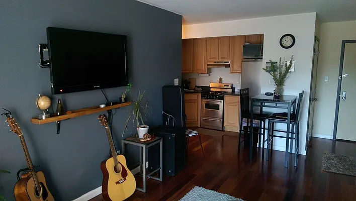 Rented by Cezanne Outlet LLC | media 4