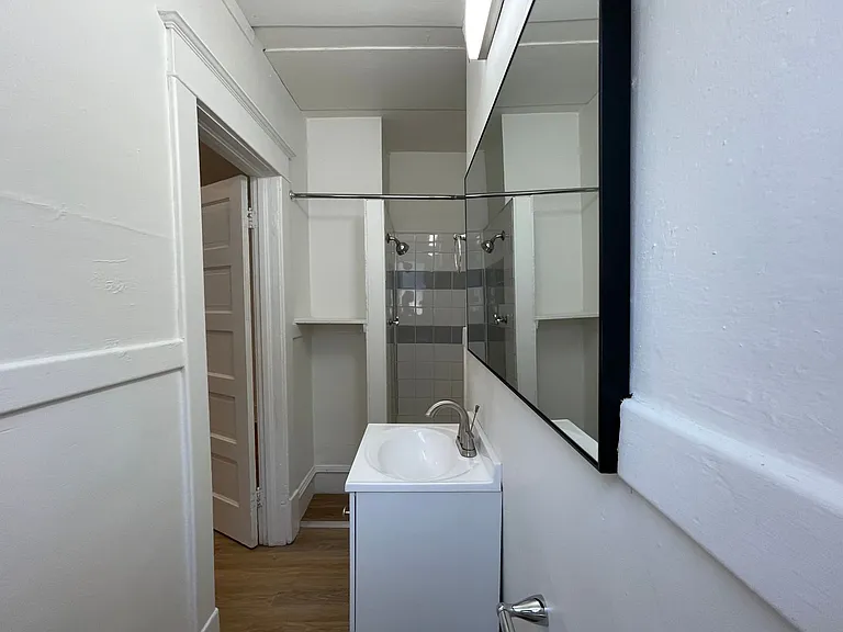 Adams Apartments — Photo 20