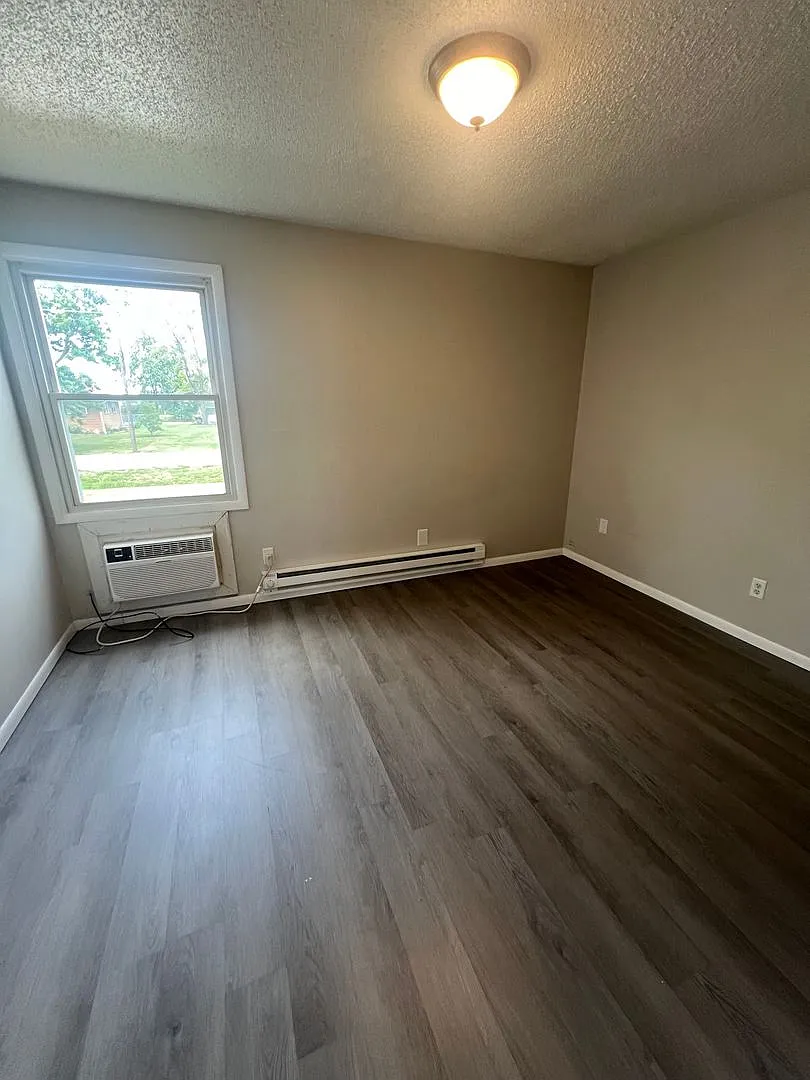 1, 2 and 3 bedroom units available! — Photo 4