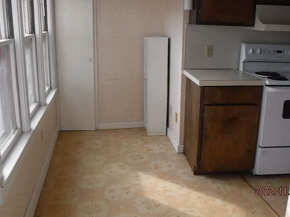 4th image of 108 W 13th St