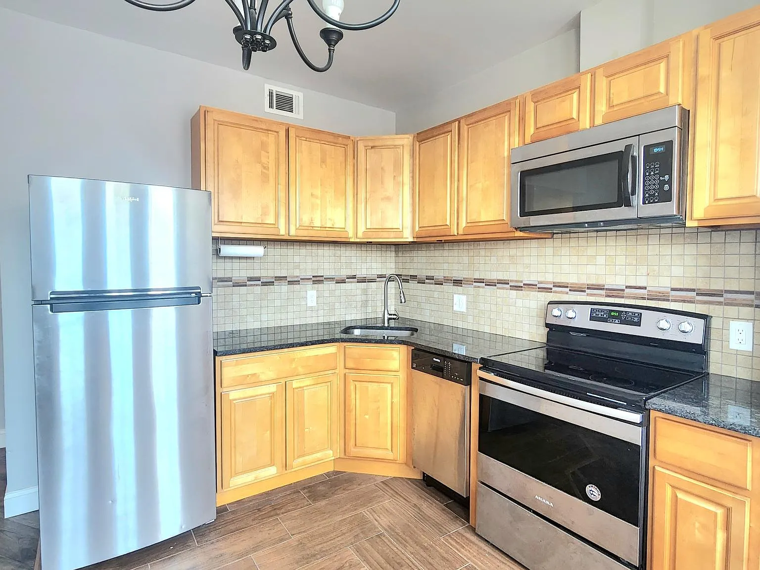 2 bed, 1100 sqft, $1,400 — Photo 2