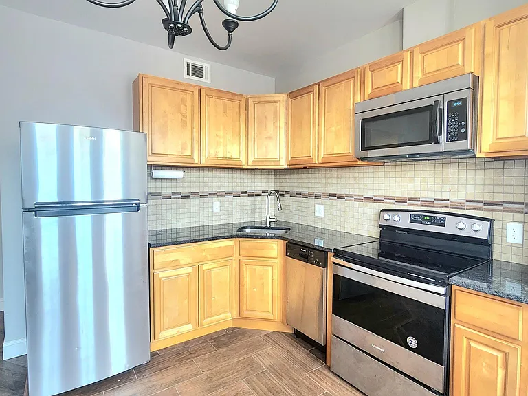 5147 Catharine St #3 — Photo 1