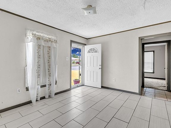 4th image of 1101 W 23rd St
