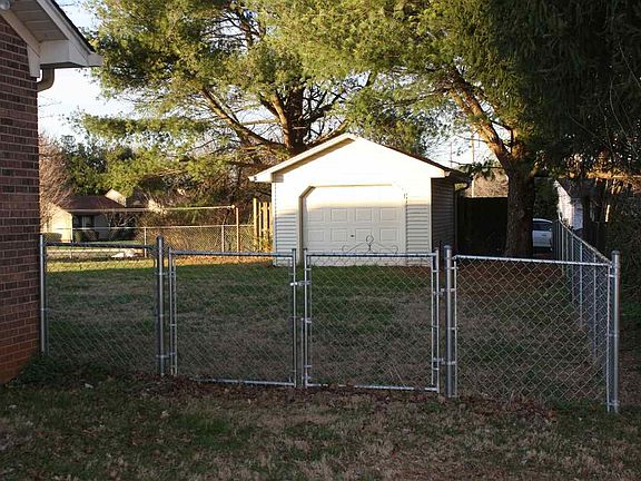 2nd image of 1010 Lois Ln