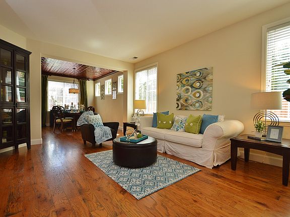 4th image of 5725 Creekview Dr