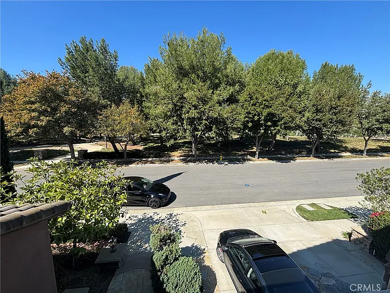 36 Grassland — Photo 20
