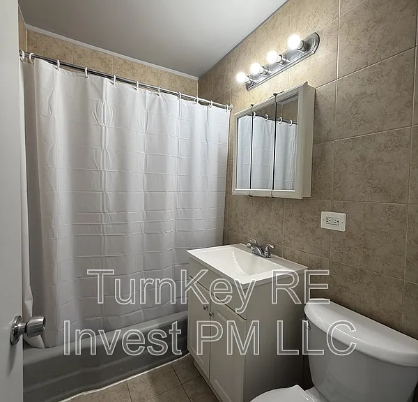 5900 Butterfield Rd #9 — Photo 4
