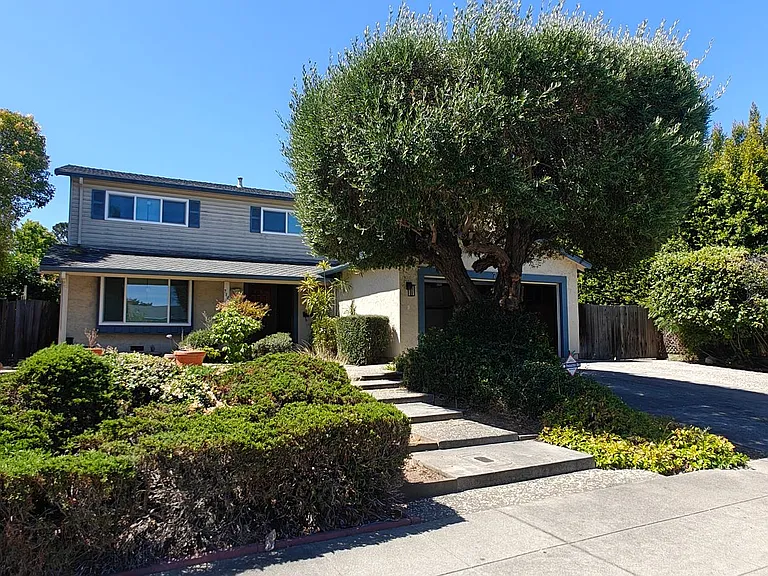 714 Liverpool Way — Photo 1