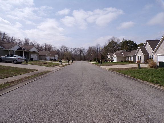 4th image of 2001 E Creekwood Dr