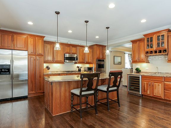 5th image of 743 Meadow Ln