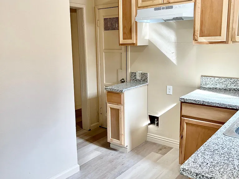 707 Wilson Ave #A — Photo 4