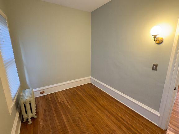 4th image of 120 College St