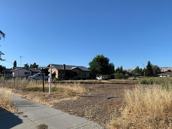 2nd image of 2492 McLaughlin Ave