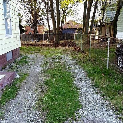 5th image of 354 E 23rd St