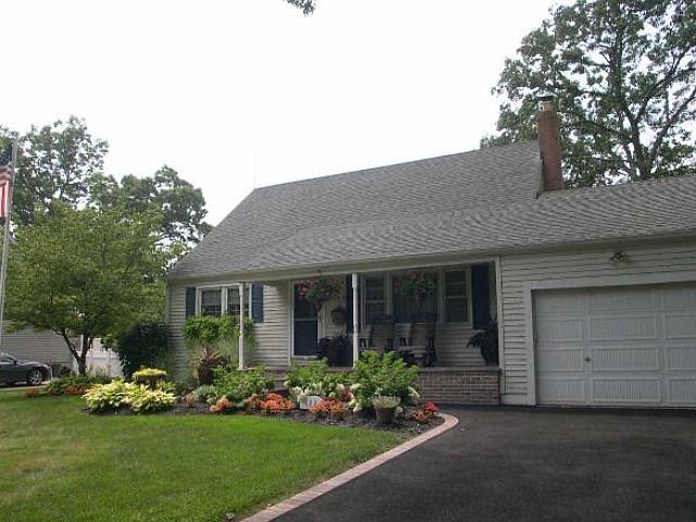 1st image of 122 Cadman Ave
