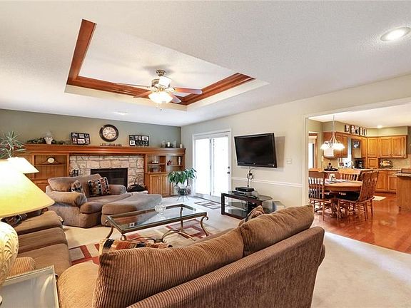 4th image of 1087 NE Greenwood Ct