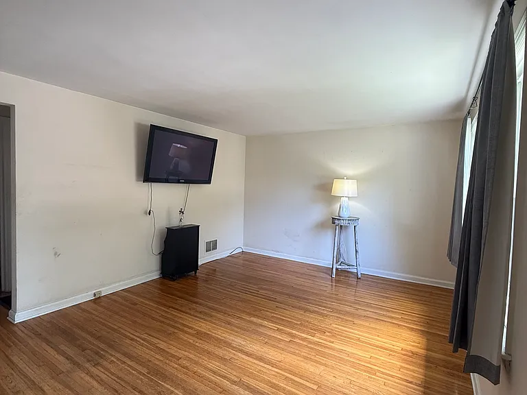 208 Orchard Dr — Photo 4