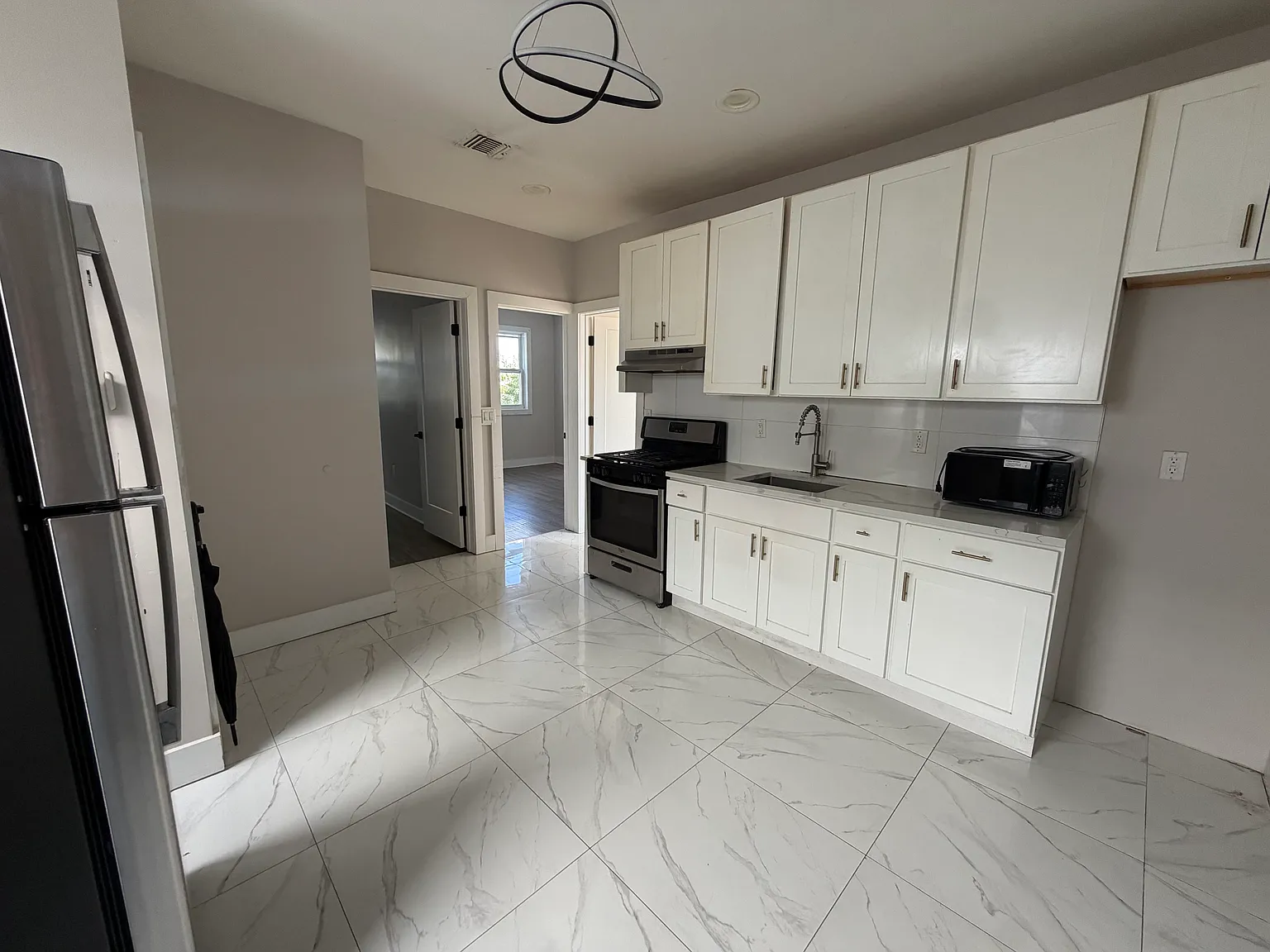2 bed, 750 sqft, $2,050 — Photo 1