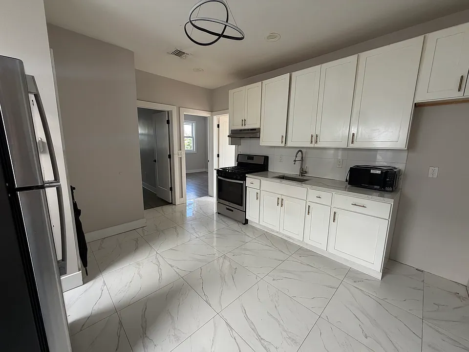 484 John F Kennedy Blvd #3R