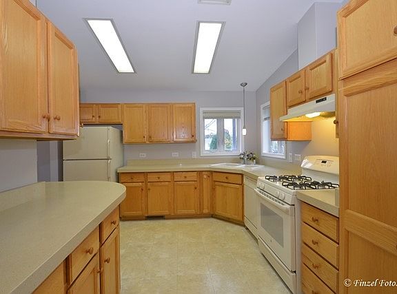 4th image of 2002 Lake Churchill Dr