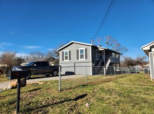 209 E Riley St, Bowie, TX 76230