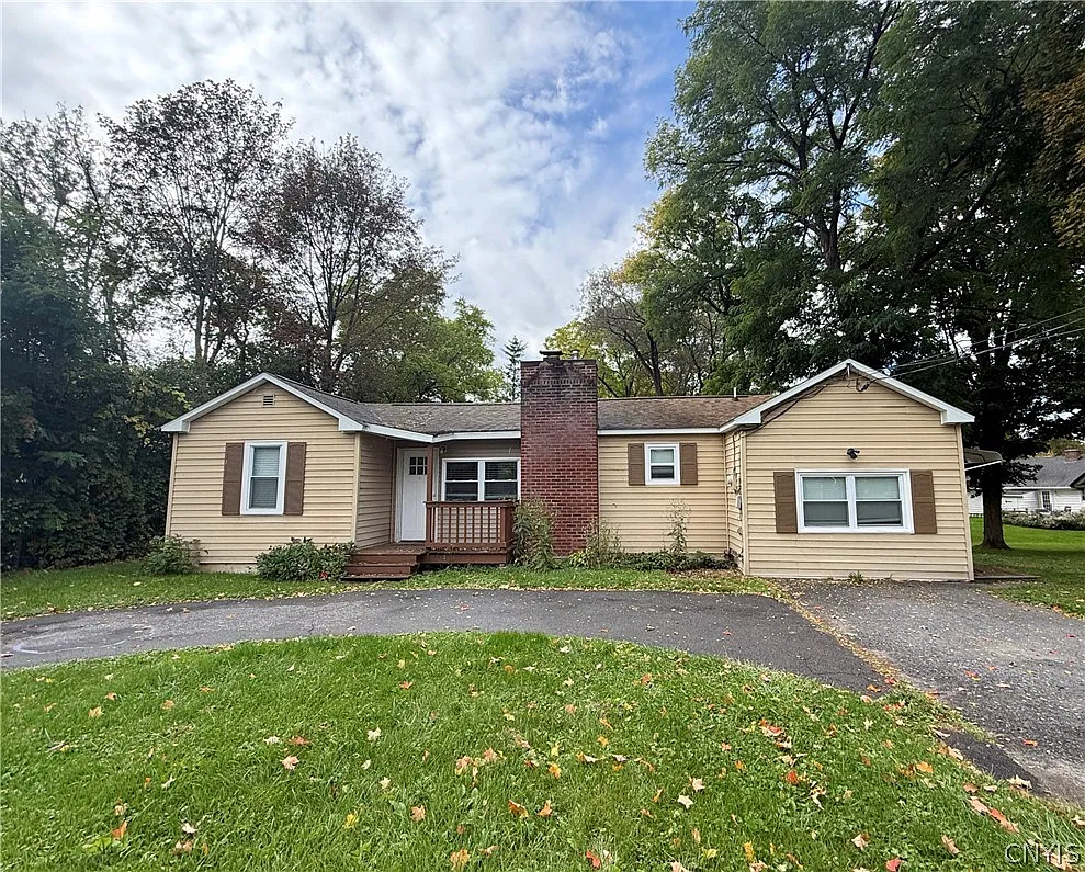 2 bed, 1.0 bath, 985 sqft, $1,900 — Photo 1