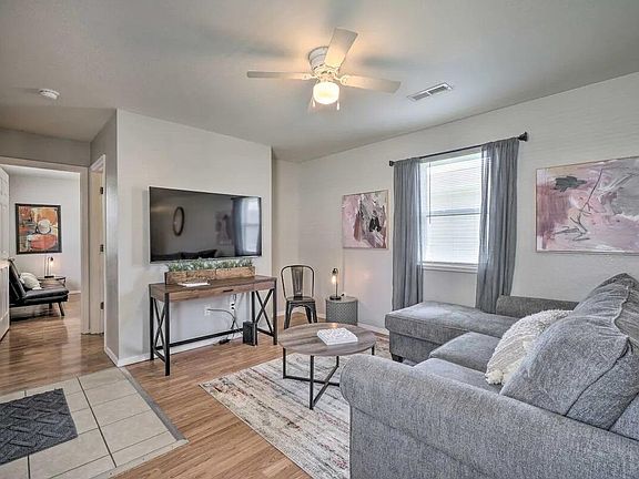 3rd image of 914 Renfrow Avenue