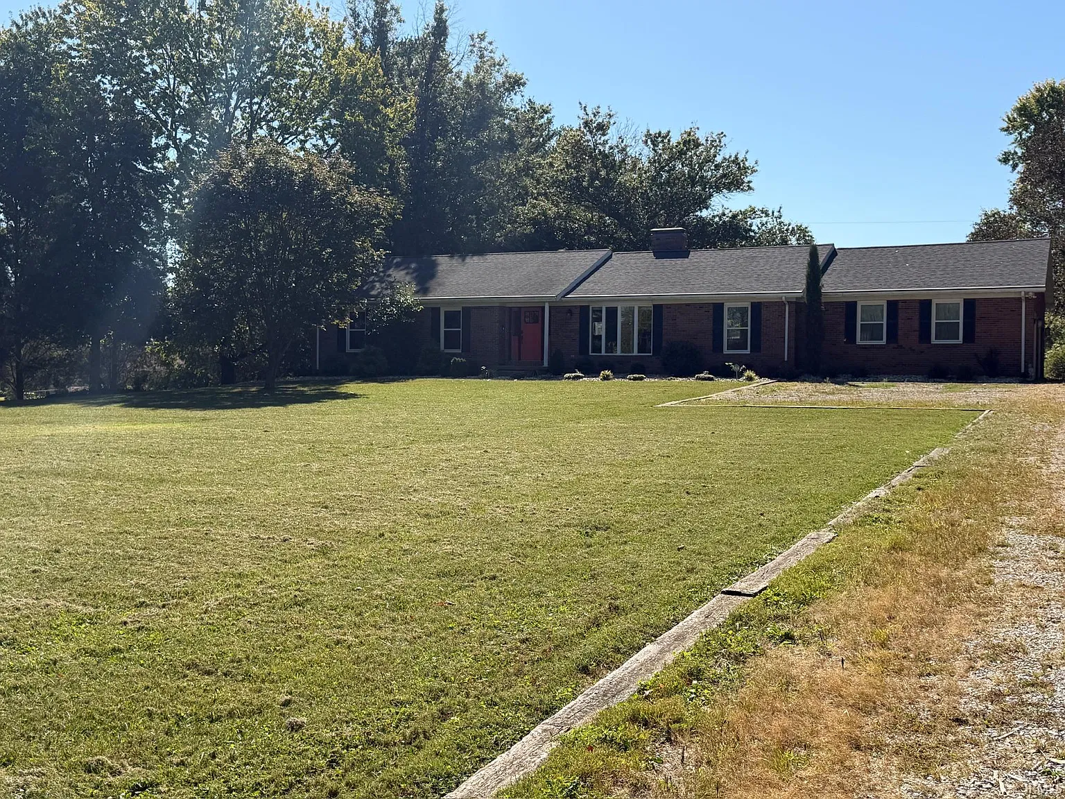 3 bed, 3.0 bath, 3888 sqft, $2,800 — Photo 3