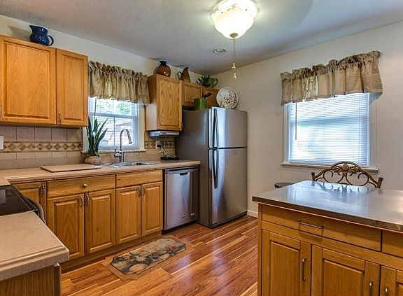 Formal dining room has crown & chair rail molding