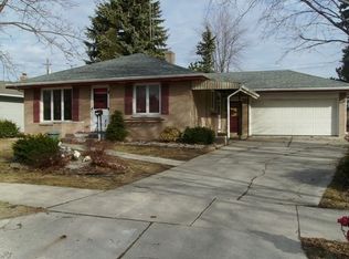 964 Rosemere Cir, Manitowoc, WI 54220