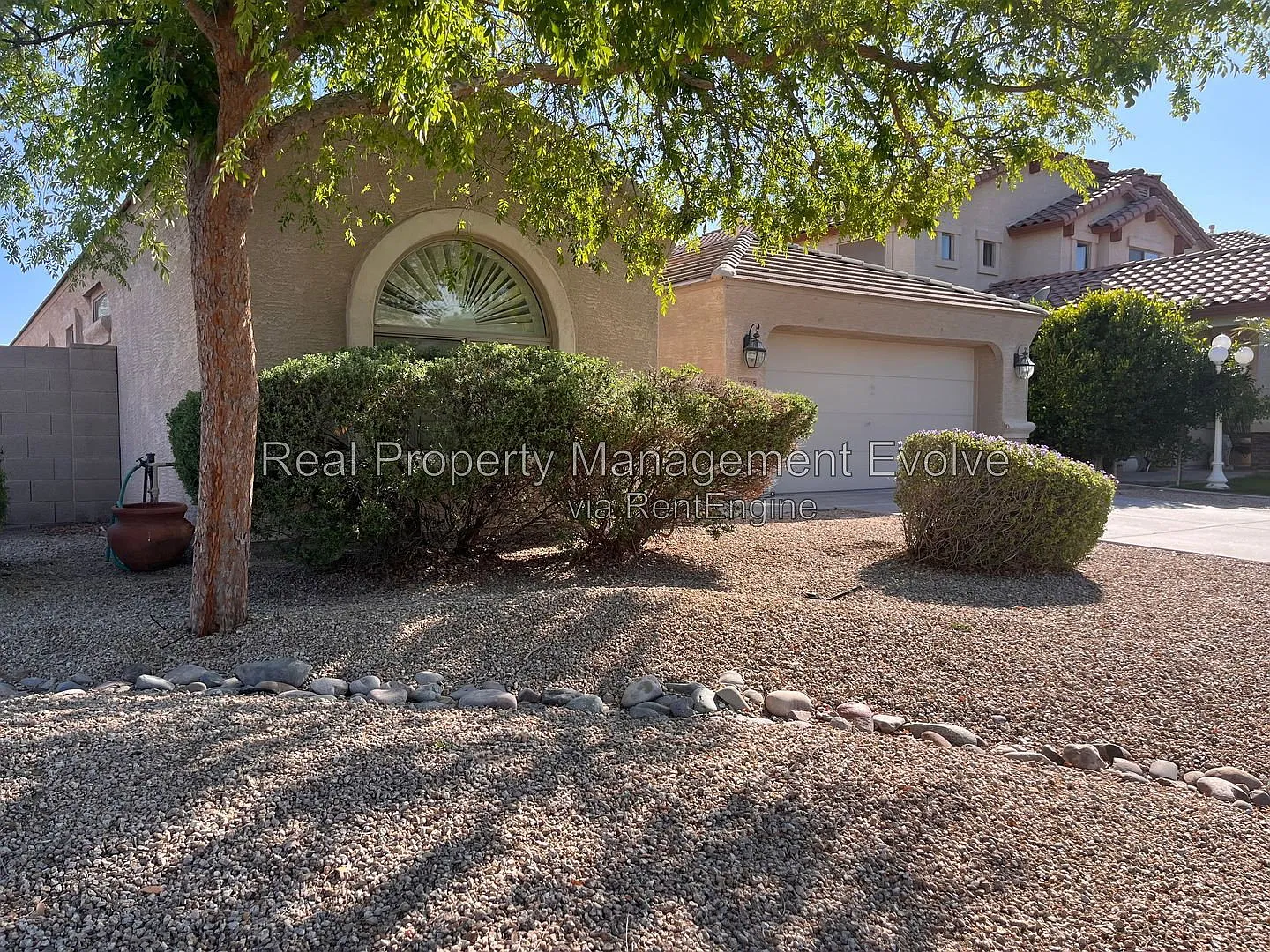 3 bed, 2.0 bath, 1845 sqft, $1,895 — Photo 3