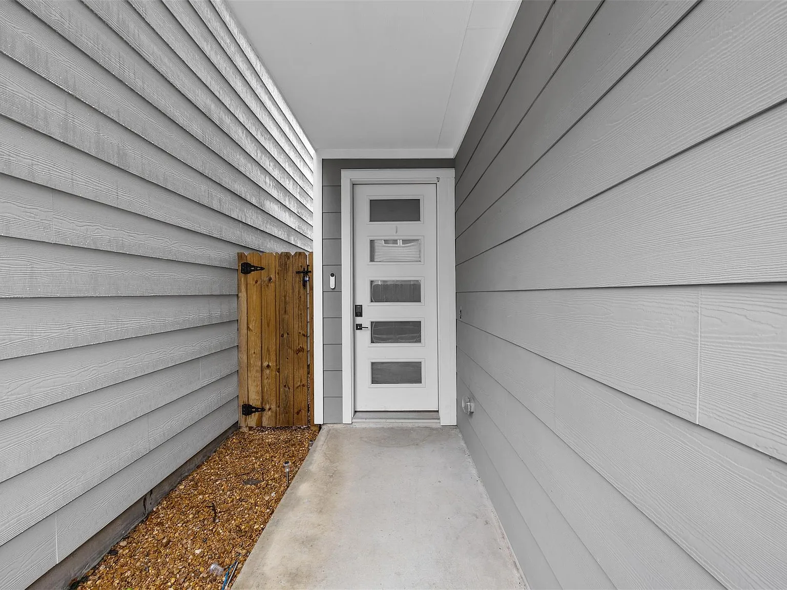 3 bed, 2.5 bath, 1646 sqft, $2,600 — Photo 2