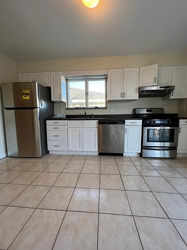 1st image of 272 Edwards Pl
