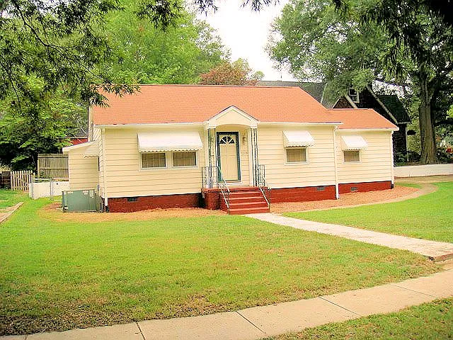 1208 Courtland Dr — Photo 1